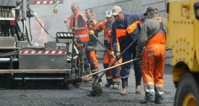 В ЛНР для ремонта дорог с апреля произвели 7 тысяч тонн асфальтобетона