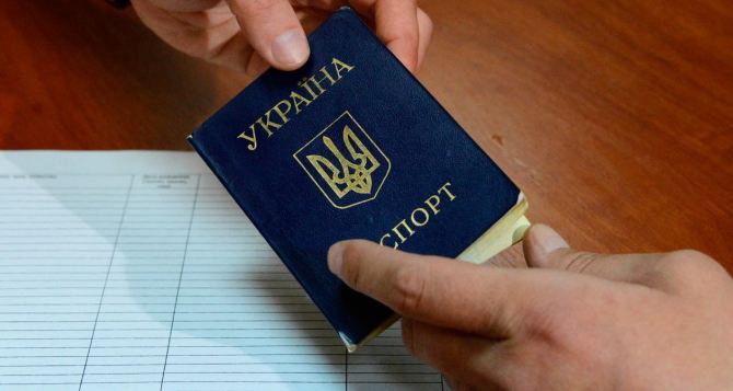 За 11 лет гражданства лишили почти 90 тысяч украинцев