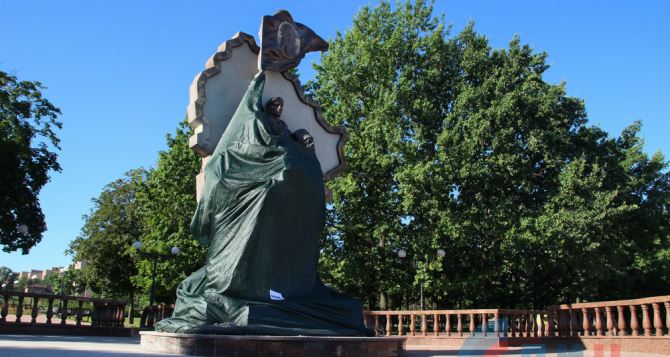 Подрыв памятника в Луганске квалифицировали как теракт
