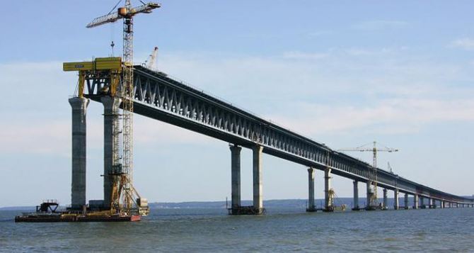 Украина будет судиться с Россией из-за моста в Крым