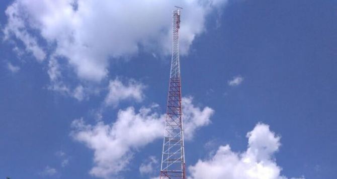 В Луганской области закончили установку телевышки высотой 134 метра (фото)