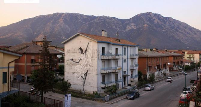 Бывший шахтер из Донбасса создал мурал на стене дома в Италии (фото)