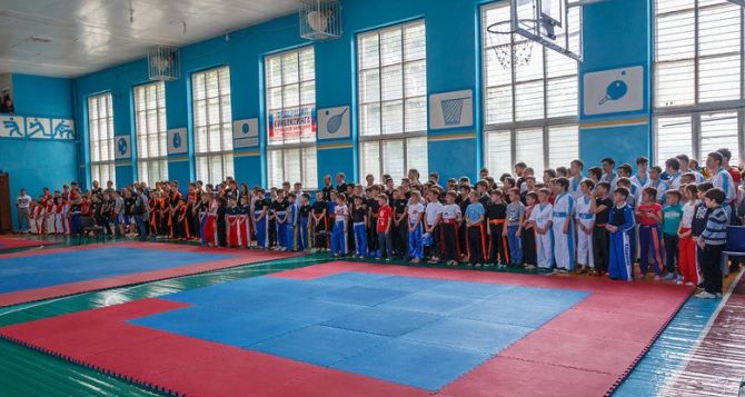 Спортивные соревнования в ЛНР с начала года посетили более 60 спортсменов из подконтрольной Украине территории