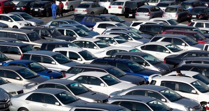 В самопровозлашенной ЛНР с 11 июля можно осуществлять сделку купли-продажи автомобилей (видео)
