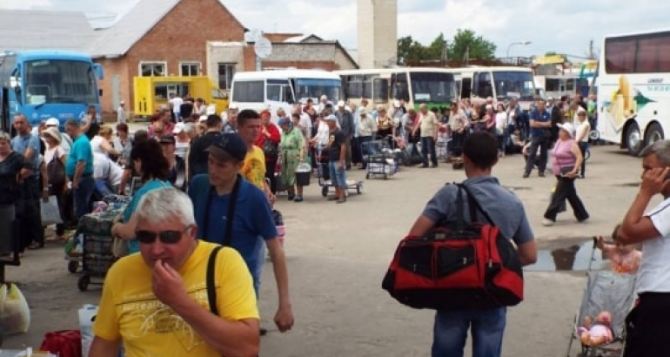 Пункт пропуска в Станице Луганской за сутки пересекли 8940 человек