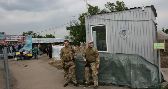 Пункт пропуска в Станице Луганской за сутки пересекли 7323 человек