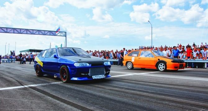 На соревнования по автогонкам в Луганске будет организован бесплатный подвоз зрителей. — Расписание