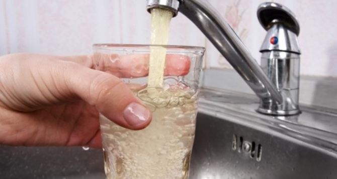 Эксперты рассказали, где в Луганской области опасно пить воду из-под крана