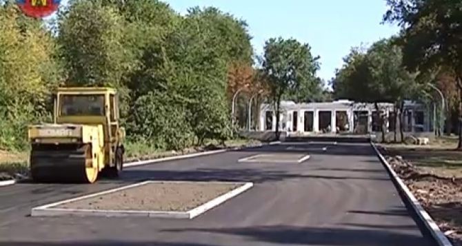 Как выглядит обновленная аллея парка Горького в Луганске (видео)