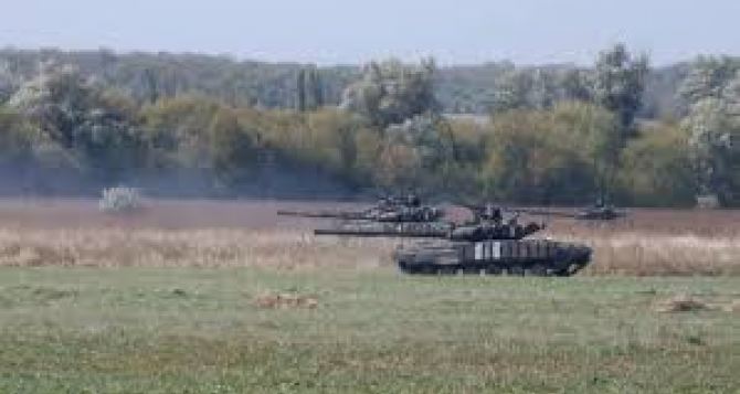 В Луганской области прошли учения танкистов по стандартам НАТО