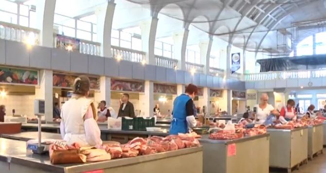 В мясном павильоне Центрального рынка Луганска упорядочили торговлю (видео)