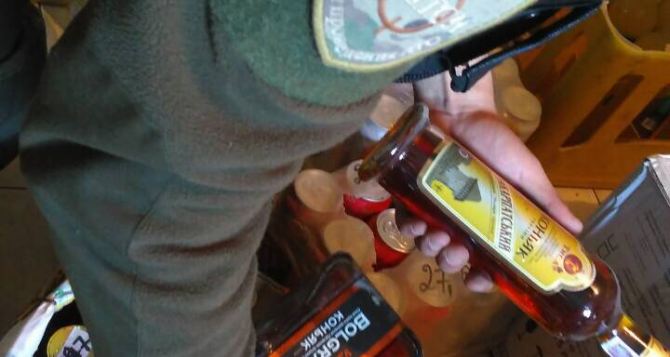 «Фантом» изъял в Луганской области крупную партию алкоголя и табака (фото)