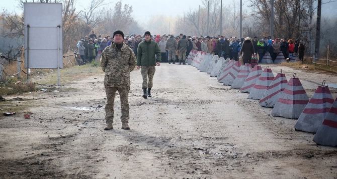 Пункт пропуска в Станице Луганской за сутки пересекли 6925 человек