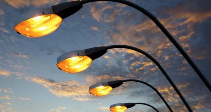 В Луганске за год установили сотни новых светильников