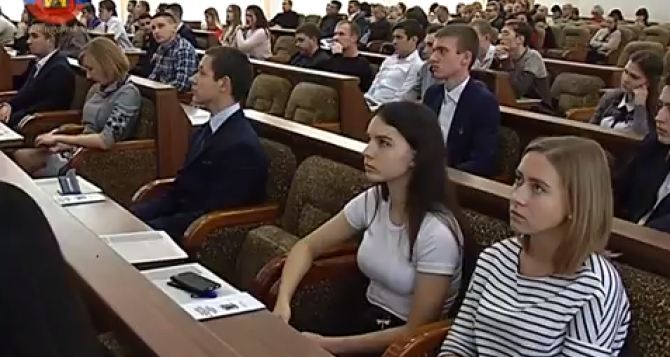 В Луганске состоялось первое заседание Молодежного совета (видео)