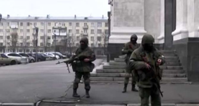 В центре Луганска слышали громкий хлопок. Из здания облсовета эвакуировали людей