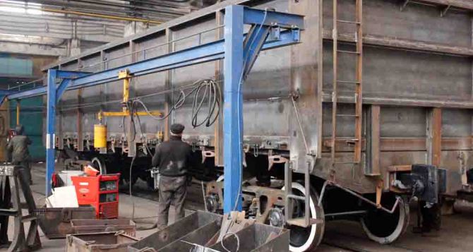 На Попаснянском вагоноремонтном заводе надеются на решение проблем с Мининфраструктуры