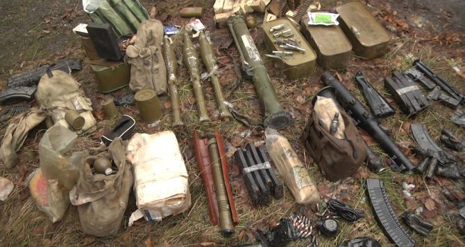 В Первомайске полиция обнаружила крупный схрон оружия и боеприпасов