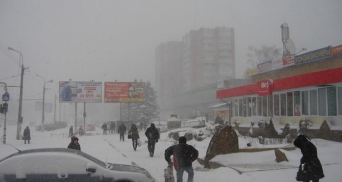 Сегодня на Луганщину придут метели, гололед на дорогах и 30 сантиметров мокрого снега