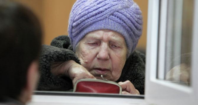 Волкер: Киев должен возобновить выплаты пенсий на Донбассе
