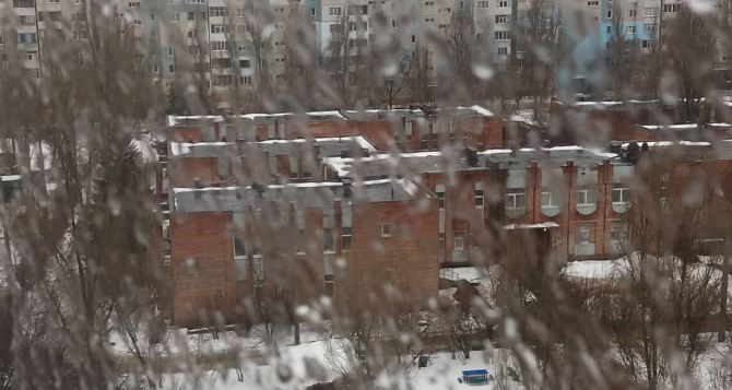 В Луганске транспортный коллапс. На дорогах «стекло», идет дождь при минусовой температуре