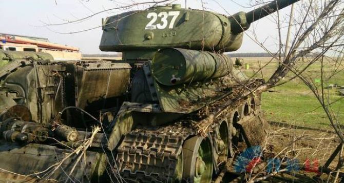 Обстрелом уничтожен танк времен ВОВ, который должен был участвовать в Параде Победы в Луганске
