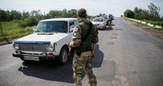 До 11 мая введено ограничение передвижения гражданских автомобилей и лиц в 2 населенных пунктах Луганщины