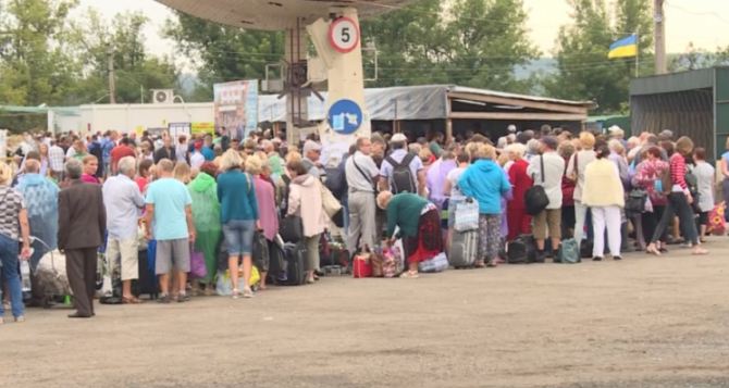 Пункт пропуска в Станице Луганской за сутки пересекли 11545 человек