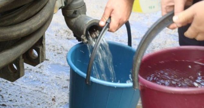 Срочно запастись питьевой водой необходимо жителям восточных кварталов Луганска и Малой Вергунки