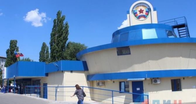 В Луганске в «Шайбе», что в квартале Гаевого, открыли новый супермаркет «Народный»