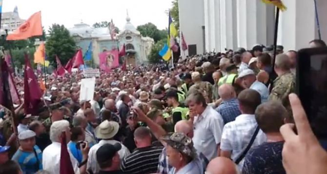 Когда-нибудь мы возьмем ВР штурмом, нельзя так издеваться на людьми, — шахтеры Донбасса под парламентом