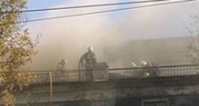 В Луганске горело здание хлебокомбината