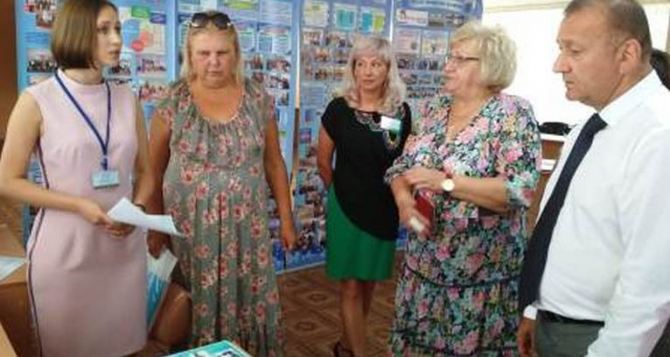 «Вернисаж педагогических идей» в рамках августовской педконференции в Луганске