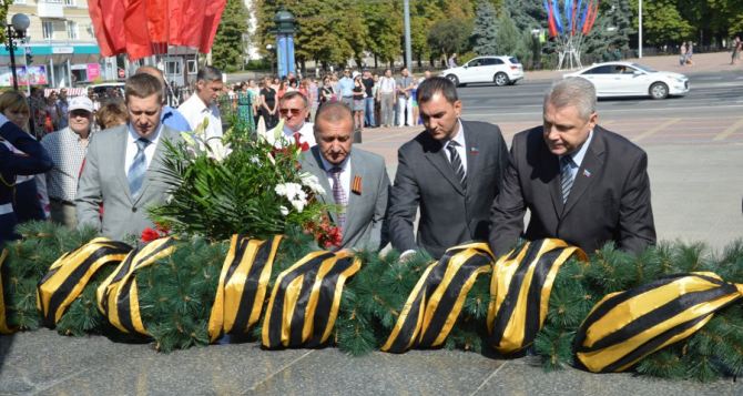 Митинг-реквием, к 75-ой годовщине освобождения Луганщины от немецко-фашистских захватчиков, состоялся у Пилона Славы