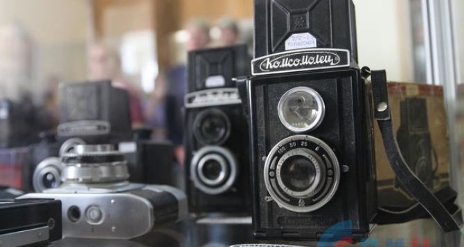 Выставка редких фотоаппаратов «ОБЪЕКТИВная история» открылась в Луганском краеведческом музее