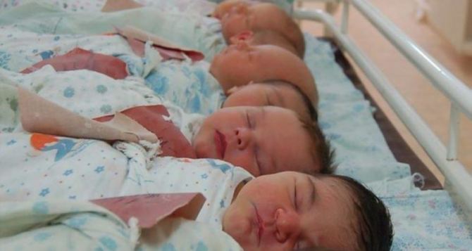 65 малышей родились за неделю в Луганске