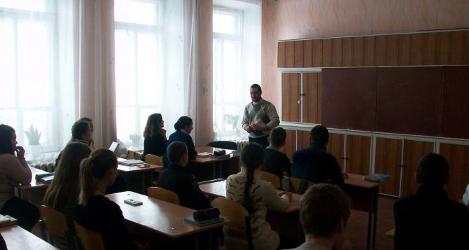 Профориентационные уроки прошли в двух школах Луганска