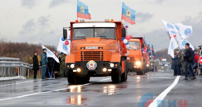 Совсем как Путин. Пасечник на КАМАЗе открыл движение по Чернухинскому путепроводу