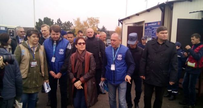 Посол США представила, если бы ее мама переходила через КПВВ «Станица Луганская»