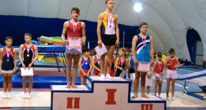 Луганские спортсмены вернулись с призовыми местами по прыжкам на батуте