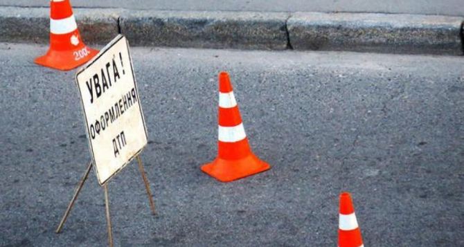 На Лиманской трассе разбился синий «Шевроле» с луганскими номерами. ФОТО