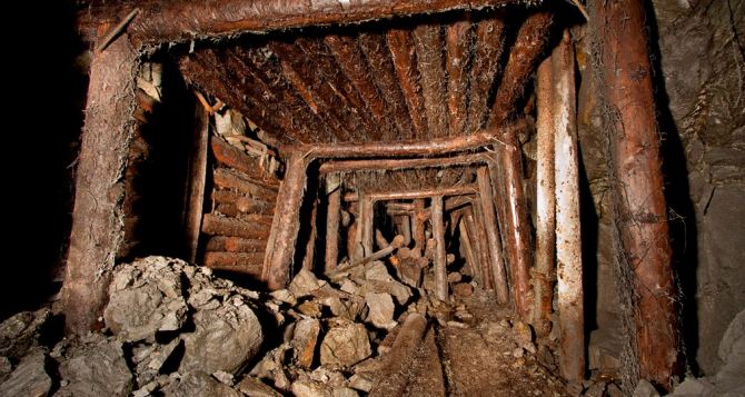 Двух пьяных извлекли из-под завалов на недействующей шахте в Брянке