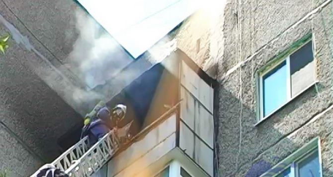 В Луганске на квартале Мирном горел 12 этажный дом. 82 человека эвакуировали