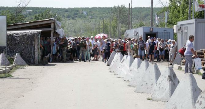На КПВВ «Станица Луганская» за вчерашний день конфисковали товаров на 26 тысяч гривен.
