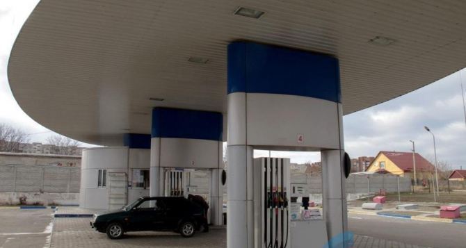 В Луганске заявляют, что бензин стал дешевле, чем в Украине