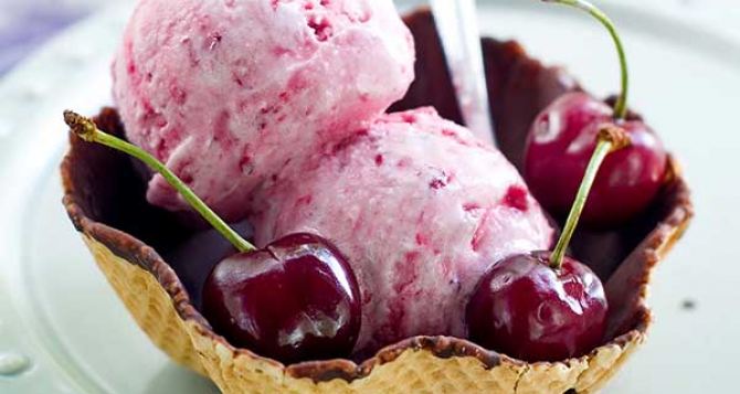 Как приготовить вкусное мороженое «Пломбир» из молока и сливок?