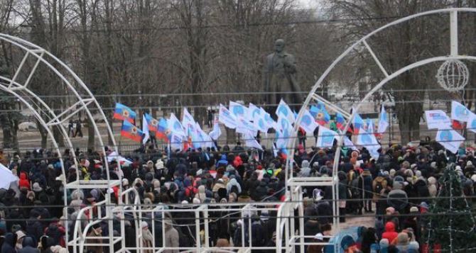 В Луганске прошел многотысячный марш по улице Оборонной