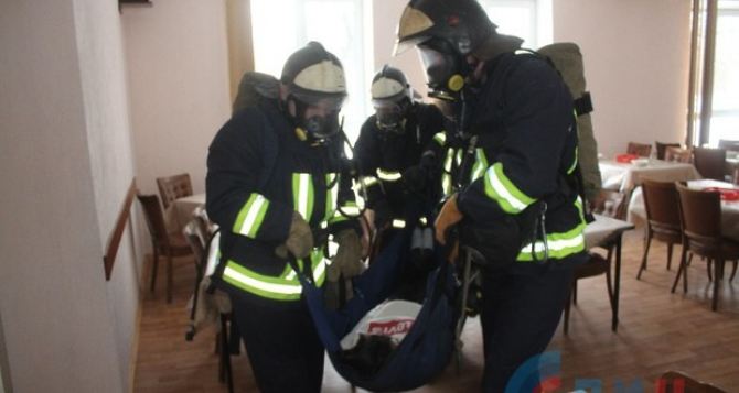 В луганской больнице №2 провели эвакуацию больных в клиническую больницу на Медгородке. ФОТО