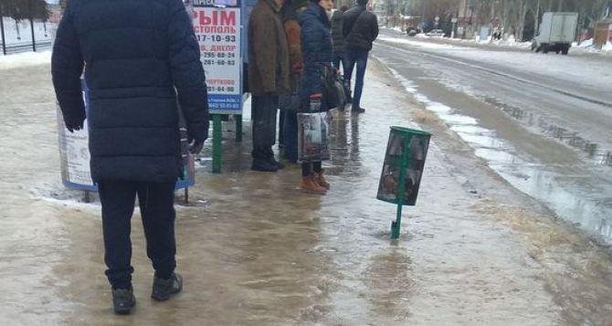 28 января в Луганске мокрый снег, сильный гололед, снежные накаты