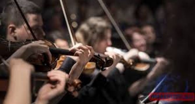 Российский дирижер выступит с симфоническим оркестром филармонии Луганска